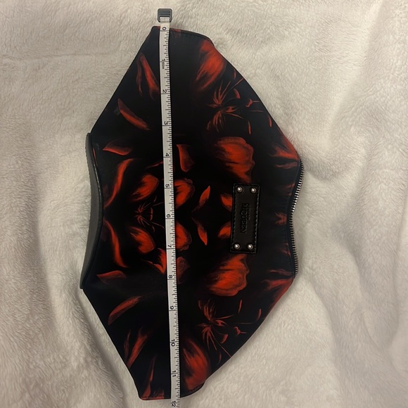 Alexander McQueen Tulip de Manta Clutch - Picture 8 of 14